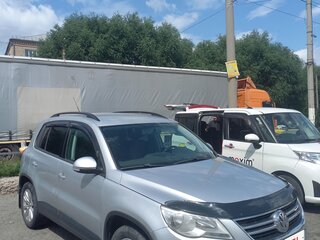 2010 Volkswagen Tiguan I, серебристый, 955000 рублей, вид 2