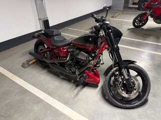 2017 Harley-Davidson CVO Pro Street Breakout, красный, 2900000 рублей, вид 2