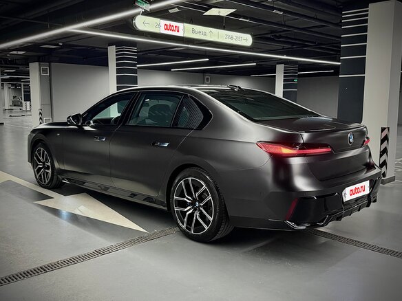 2022 BMW 7 серии 740i VII (G70), чёрный, 9570000 рублей - вид 11