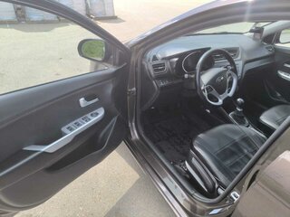 2015 Kia Rio III Рестайлинг, коричневый, 950000 рублей, вид 5