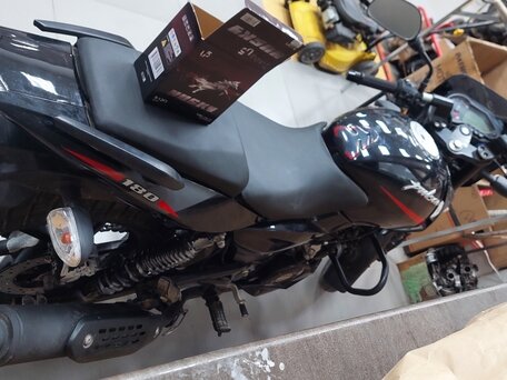 2022 Bajaj Pulsar 180, чёрный, 200000 рублей, вид 1