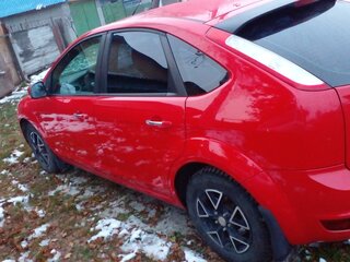 2011 Ford Focus II Рестайлинг, красный, 700000 рублей, вид 5