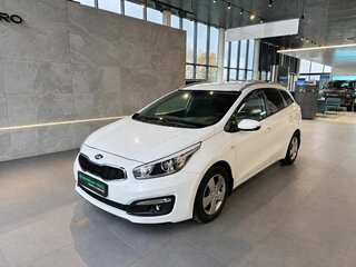 2017 Kia Ceed II Рестайлинг, белый, 1379000 рублей, вид 3