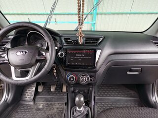 2013 Kia Rio 5-speed III, серый, 700000 рублей, вид 5