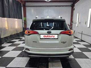 2017 Toyota RAV4 IV (XA40) Рестайлинг, белый, 2300000 рублей, вид 3
