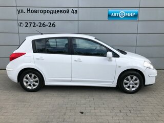 2010 Nissan Tiida I Рестайлинг, белый, 850000 рублей, вид 4