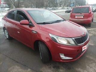 2014 Kia Rio 4-speed III, красный, 650000 рублей, вид 4