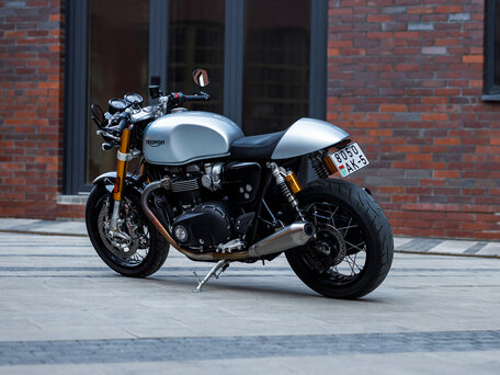 2020 Triumph Thruxton, серебристый, 1350000 рублей, вид 4