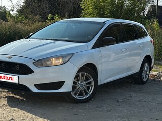 2017 Ford Focus III Рестайлинг, белый, 600000 рублей, вид 3