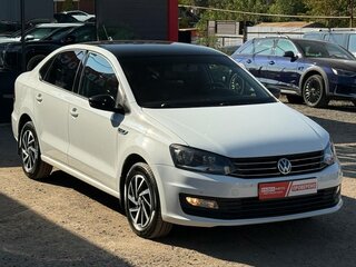 2018 Volkswagen Polo V Рестайлинг, белый, 999000 рублей, вид 2