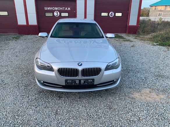 2011 BMW 5 серии 530d xDrive VI (F10/F11/F07), серебристый - вид 1