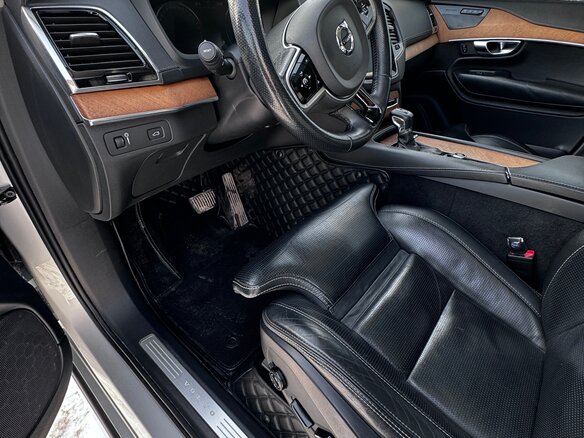 2018 Volvo XC90 II, серебристый, 3900000 рублей - вид 3