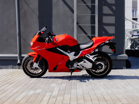 2014 Honda VFR 800, красный, 818955 рублей, вид 2