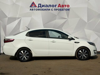 2014 Kia Rio III, белый, 699000 рублей, вид 4