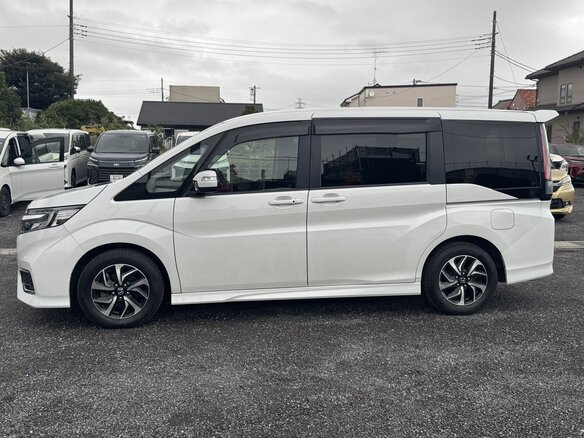 2017 Honda Stepwgn Spada V Рестайлинг, белый, 1700600 рублей - вид 3