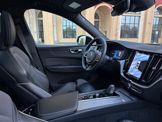 2021 Volvo XC60 II Рестайлинг, белый, 4000000 рублей, вид 4