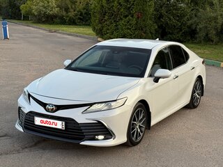 2021 Toyota Camry VIII (XV70) Рестайлинг, белый, 2850000 рублей, вид 1