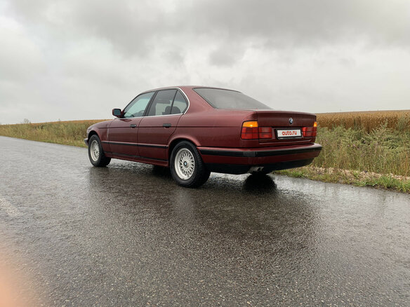 1990 BMW 5 серии 525i III (E34), красный