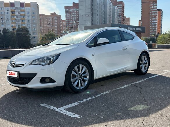 2014 Opel Astra GTC J Рестайлинг, белый - вид 1