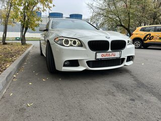 2010 BMW 5 серии 530d VI (F10/F11/F07), белый, 2700000 рублей, вид 2