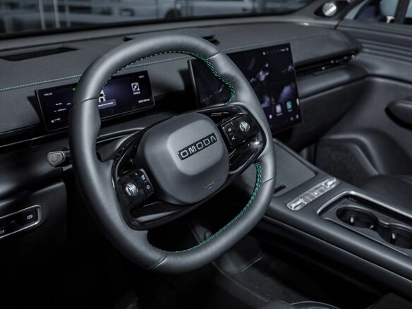 2026 Omoda C7, серебристый, 3299000 рублей - вид 9