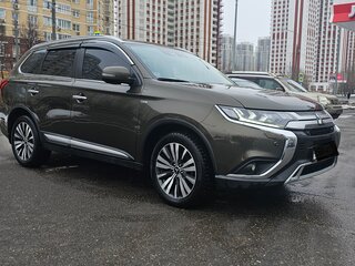 2021 Mitsubishi Outlander III Рестайлинг 3, коричневый, 3600000 рублей, вид 3
