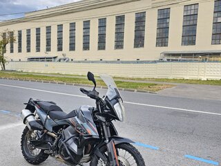 2022 KTM 890 Adventure, серый, 900000 рублей, вид 4