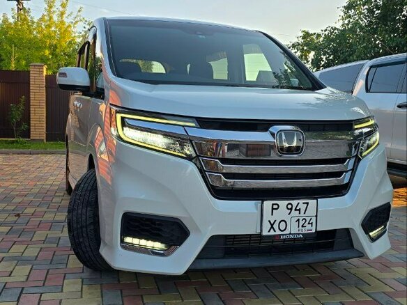 2020 Honda Stepwgn Spada V Рестайлинг, белый, 2699000 рублей