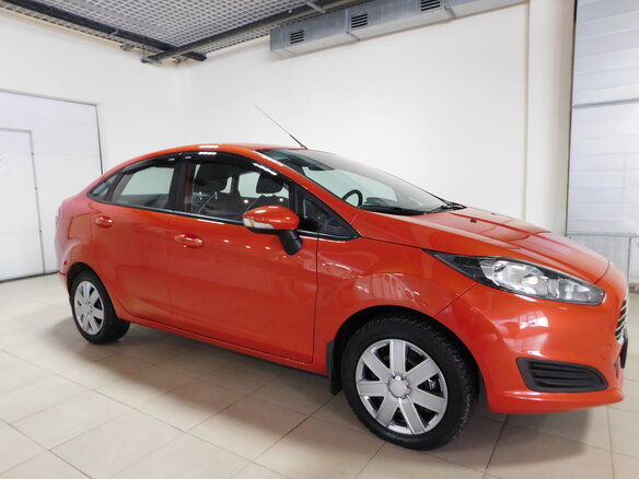 2015 Ford Fiesta Mk6 Рестайлинг, оранжевый - вид 2