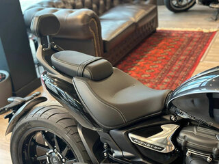 2024 Triumph Rocket III, чёрный, 3600000 рублей, вид 5