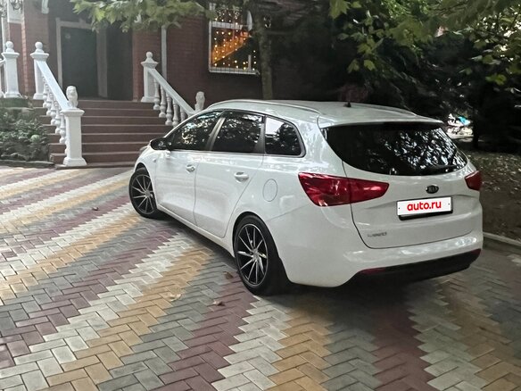 2015 Kia Ceed II Рестайлинг, белый, 1550000 рублей - вид 9