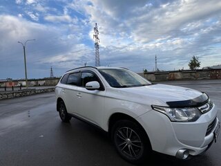 2013 Mitsubishi Outlander III, белый, 1750000 рублей, вид 3