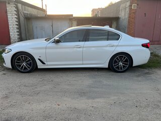 2020 BMW 5 серии 520i VII (G30/G31/G38) Рестайлинг, белый, 4150000 рублей, вид 4