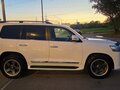 2016 Toyota Land Cruiser 200 Series Рестайлинг 2, белый, 5700000 рублей - вид 3