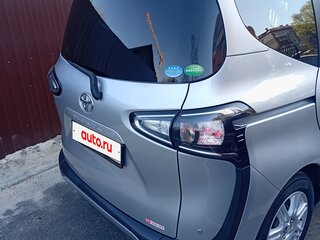 2018 Toyota Sienta II Рестайлинг, серебристый, 1300000 рублей, вид 5