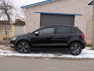 2013 Volkswagen Polo V, чёрный, 995000 рублей, вид 4