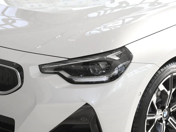 2025 BMW 2 серии 220i G42 Рестайлинг, белый, 6325000 рублей - вид 2