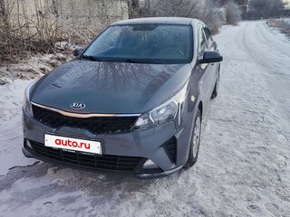 2021 Kia Rio IV Рестайлинг, серый, 1700000 рублей, вид 1