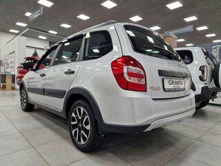 2026 Lada (ВАЗ) Granta Cross I Рестайлинг, серебристый, 1255000 рублей, вид 2