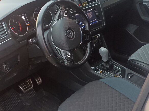 2019 Volkswagen Tiguan II, серый, 2000000 рублей - вид 6