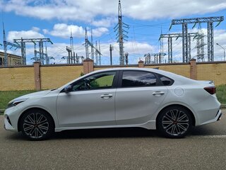 2022 Kia Forte III Рестайлинг, белый, 2200000 рублей, вид 5