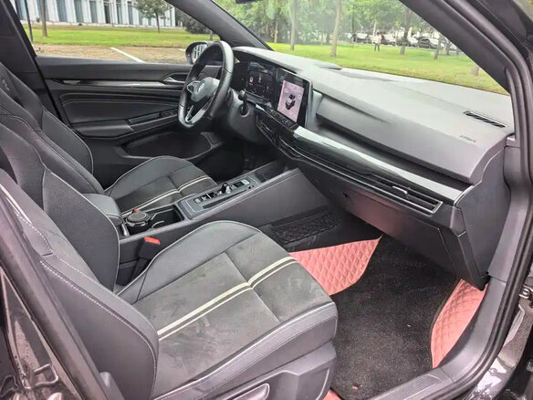2022 Volkswagen Golf VIII, чёрный, 1710000 рублей - вид 6