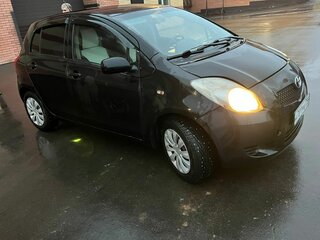 2007 Toyota Yaris II, чёрный, 385000 рублей, вид 3