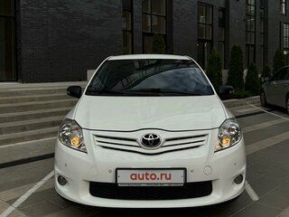 2010 Toyota Auris I Рестайлинг, белый, 1295000 рублей, вид 3