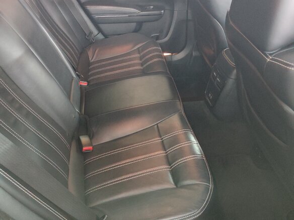 2015 Chrysler 300C II Рестайлинг, чёрный, 2500000 рублей - вид 18