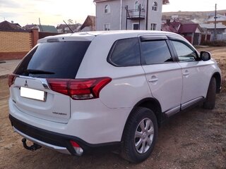 2015 Mitsubishi Outlander III Рестайлинг 2, белый, 1950000 рублей, вид 4