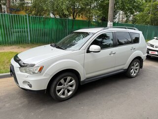 2011 Mitsubishi Outlander II Рестайлинг, белый, 1200000 рублей, вид 1
