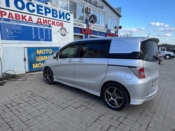 2014 Honda Freed Spike I Рестайлинг, серый, 1026000 рублей