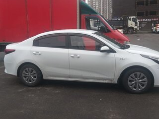 2021 Kia Rio IV Рестайлинг, белый, 1150000 рублей, вид 2
