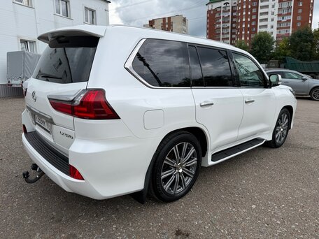 2017 Lexus LX 570 III Рестайлинг 2, белый, 7900000 рублей, вид 4
